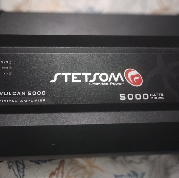 Amplificador de sonido para coche. - Picture 1 of 2